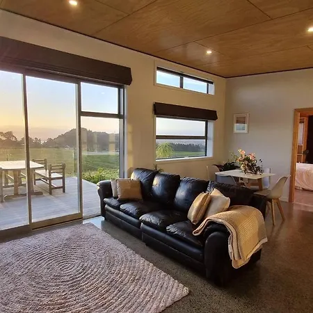 Young Nick'S Heights Wainui  Exterior photo