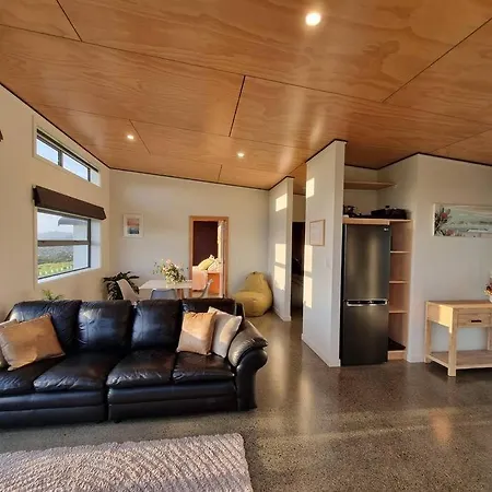 Young Nick'S Heights Wainui  Exterior photo