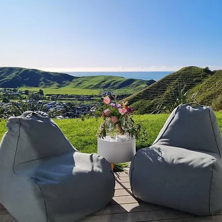 Young Nick'S Heights Wainui  Exterior photo