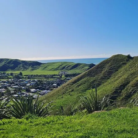 Young Nick'S Heights Wainui  Exterior photo
