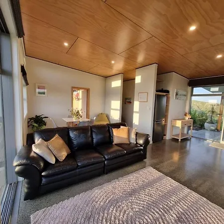 Young Nick'S Heights Wainui  Exterior photo